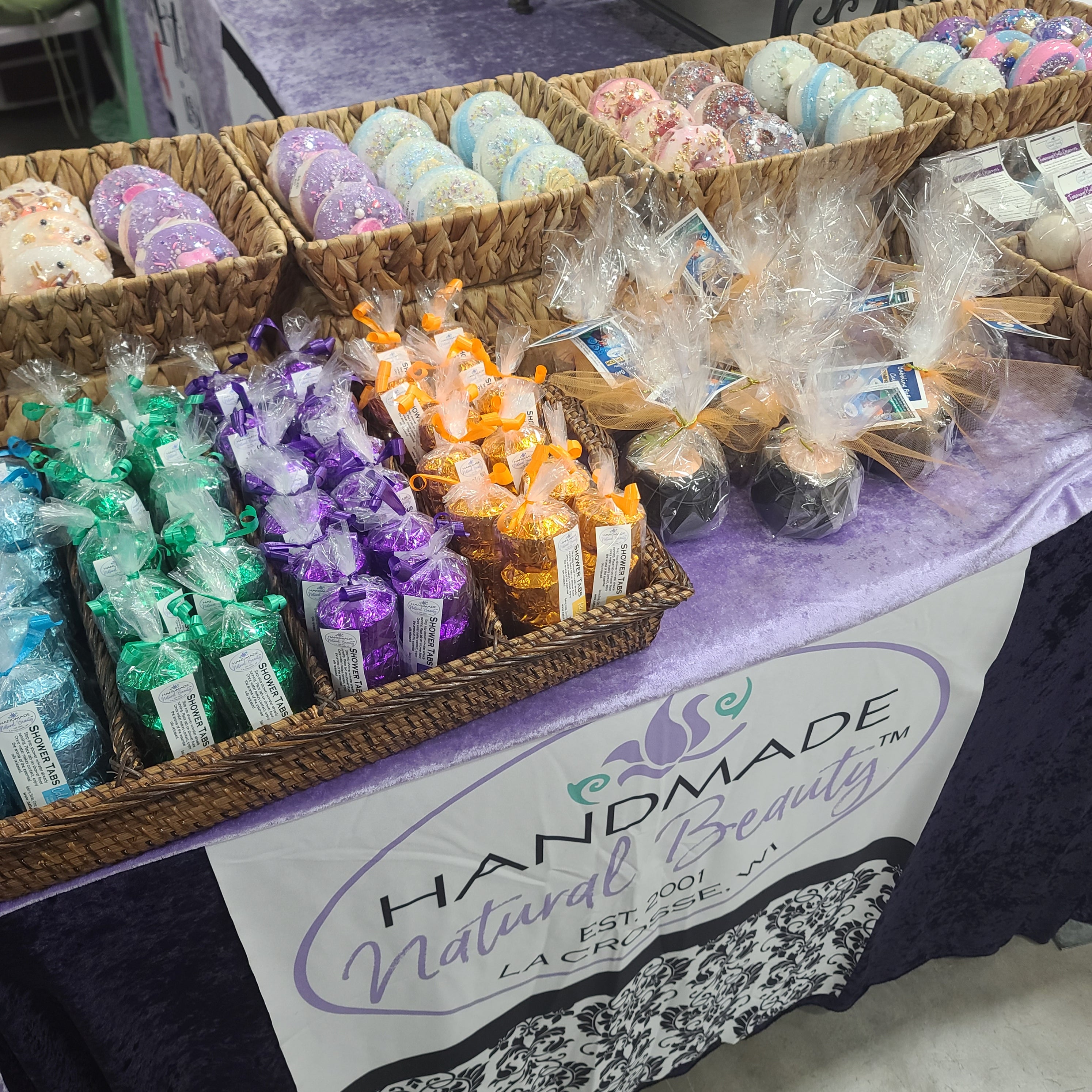 Qcca Expo Center Craft Show 61 - gn963md